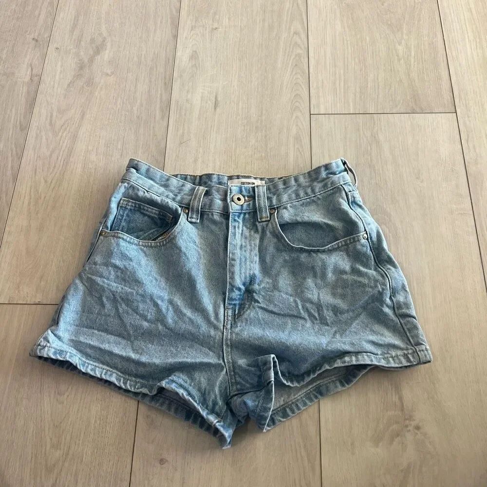 Cotton on women’s high rise mom shorts size 4